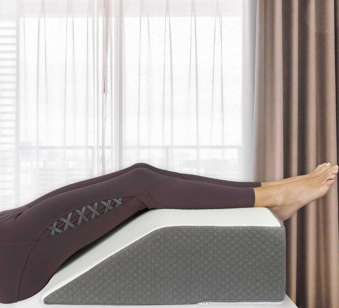 Kölbs leg elevation pillow, bed wedge pillow, flat top leg pillow, post surgery pillow, knee ankle elevation pillow, leg wedge pillow.